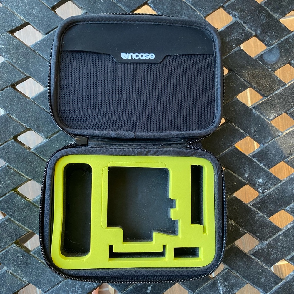INCASE GoPro Carrying Case—Green - Picture 6 of 6